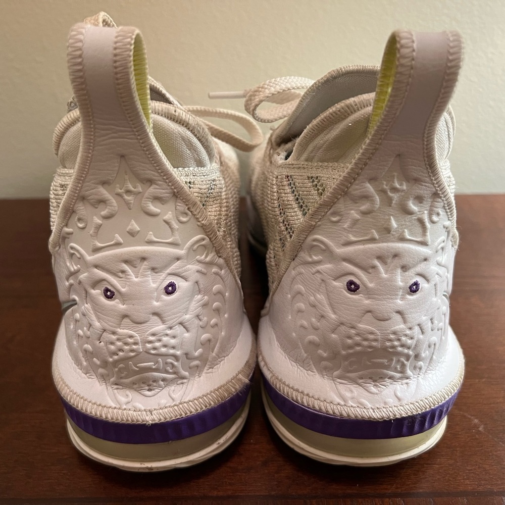 Nike Lebron 16 Buzz Lightyear Volt White Purple Grape AO2588-102 Men's Size 9.5 - Picture 4 of 16